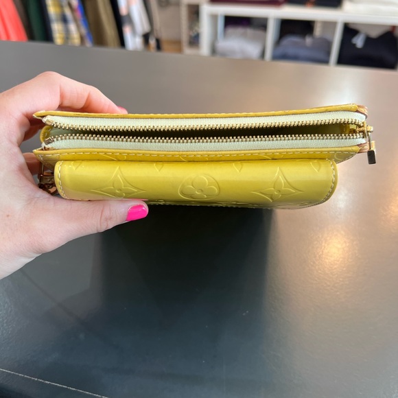 Adorable Louis Vuitton perfect for summer. - Picture 6 of 9